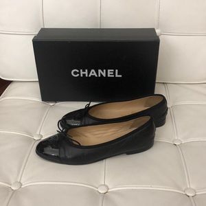 Chanel flats black on black calf leather. Size 36.